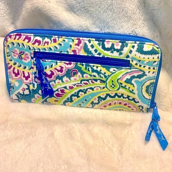 Vera Bradley Large Wallet Clutch Blue Geometric Floral Paisley Zip-Up Card Slots - Picture 1 of 16